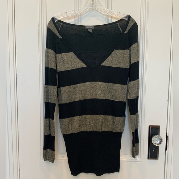 Kenneth Cole Reaction Lightweights V Neck Sweater - Size M - Picture 1 of 4